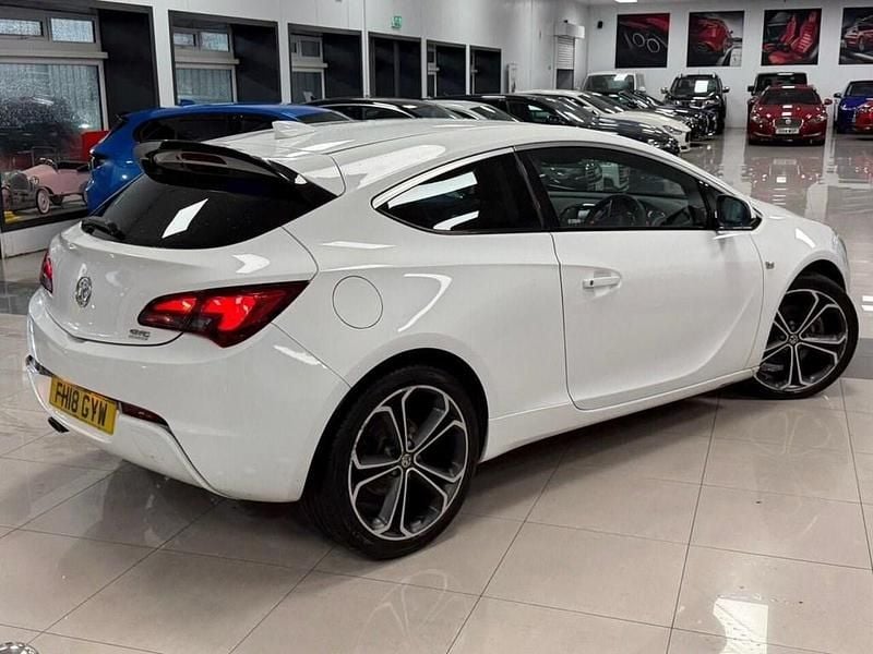 Used Vauxhall Astra GTC Edition 140 HP (102 kW) 2018 White Hatchback