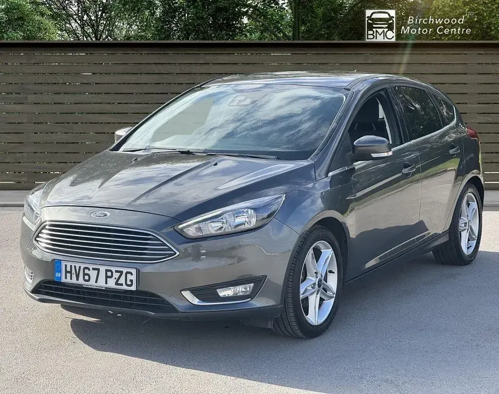 Used Ford Focus Titanium 125 HP (91 kW) 2017 Grey Hatchback