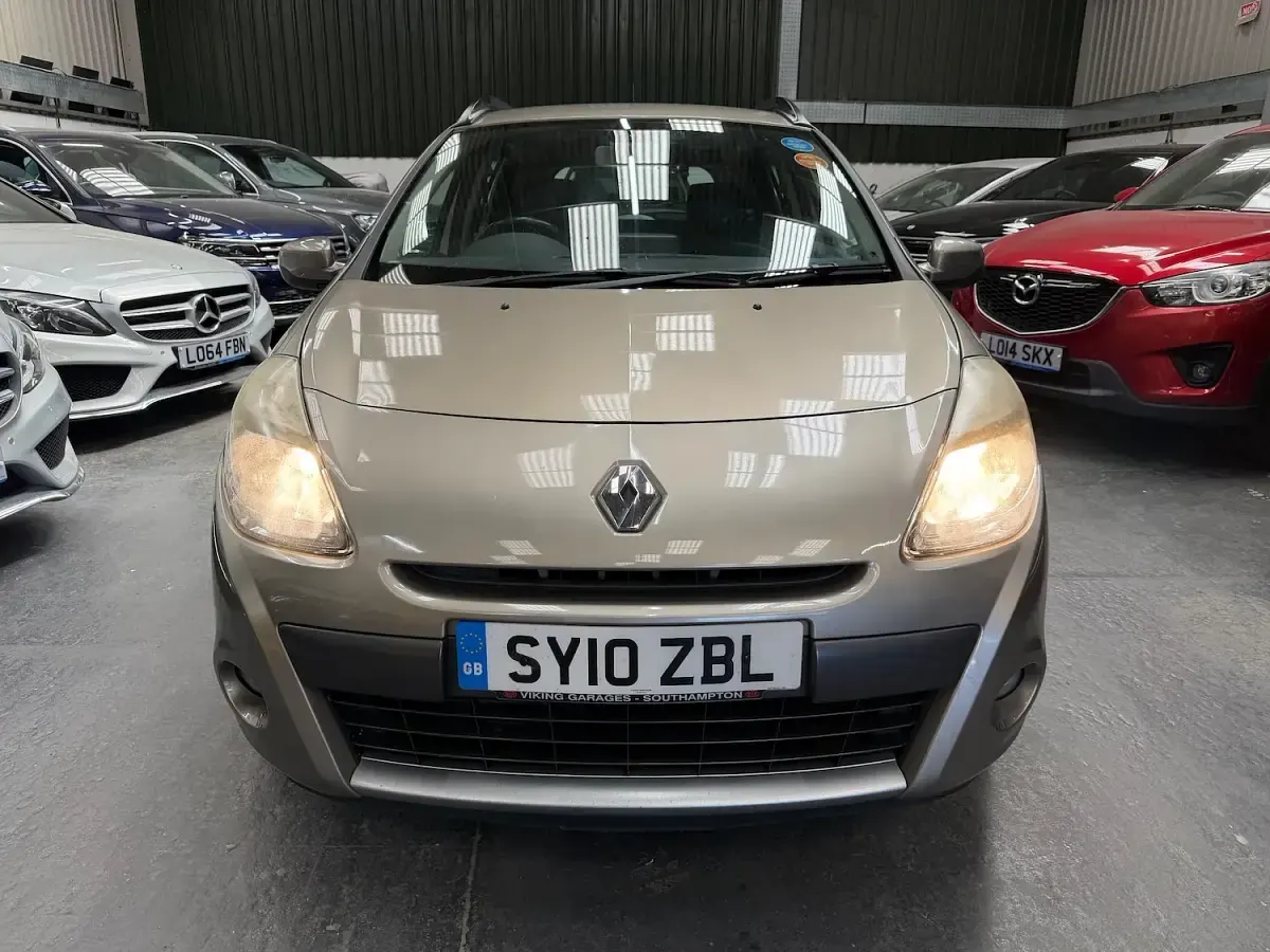 Used Renault Clio Dynamique 2010 Beige Estate