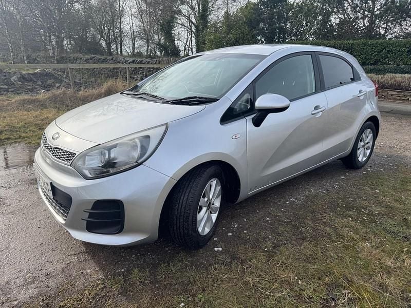 Used Kia Rio 74 HP (54 kW) 2017 Silver Hatchback