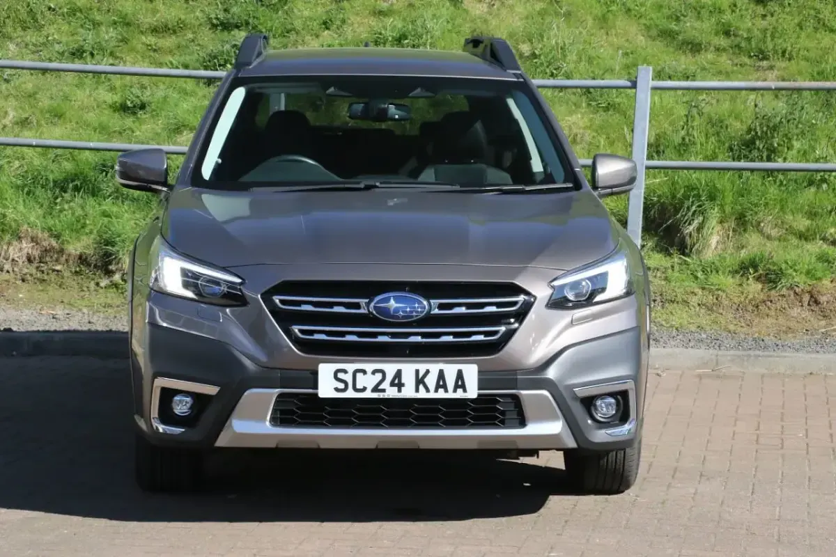 Begagnad Subaru Outback 2024 Guld Kombi