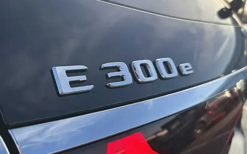 Used Mercedes E300 Urban 313 HP (230 kW) 2025 Black Estate