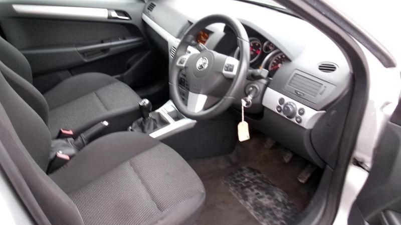 Used Vauxhall Astra Sportive 110 HP (80 kW) 2012 Silver Van