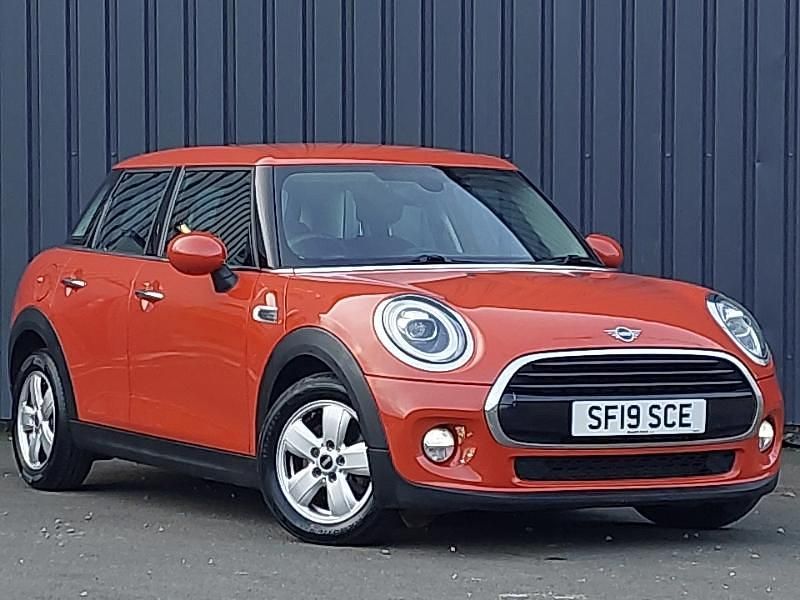 Orange Used 2019 Mini Cooper Classic Hatchback | £11,998 (Good price) - Image 1/4