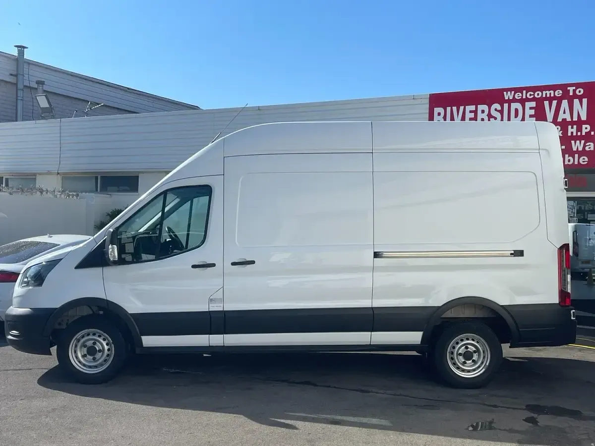 Used Ford Transit 130 HP (95 kW) 2022 White Van