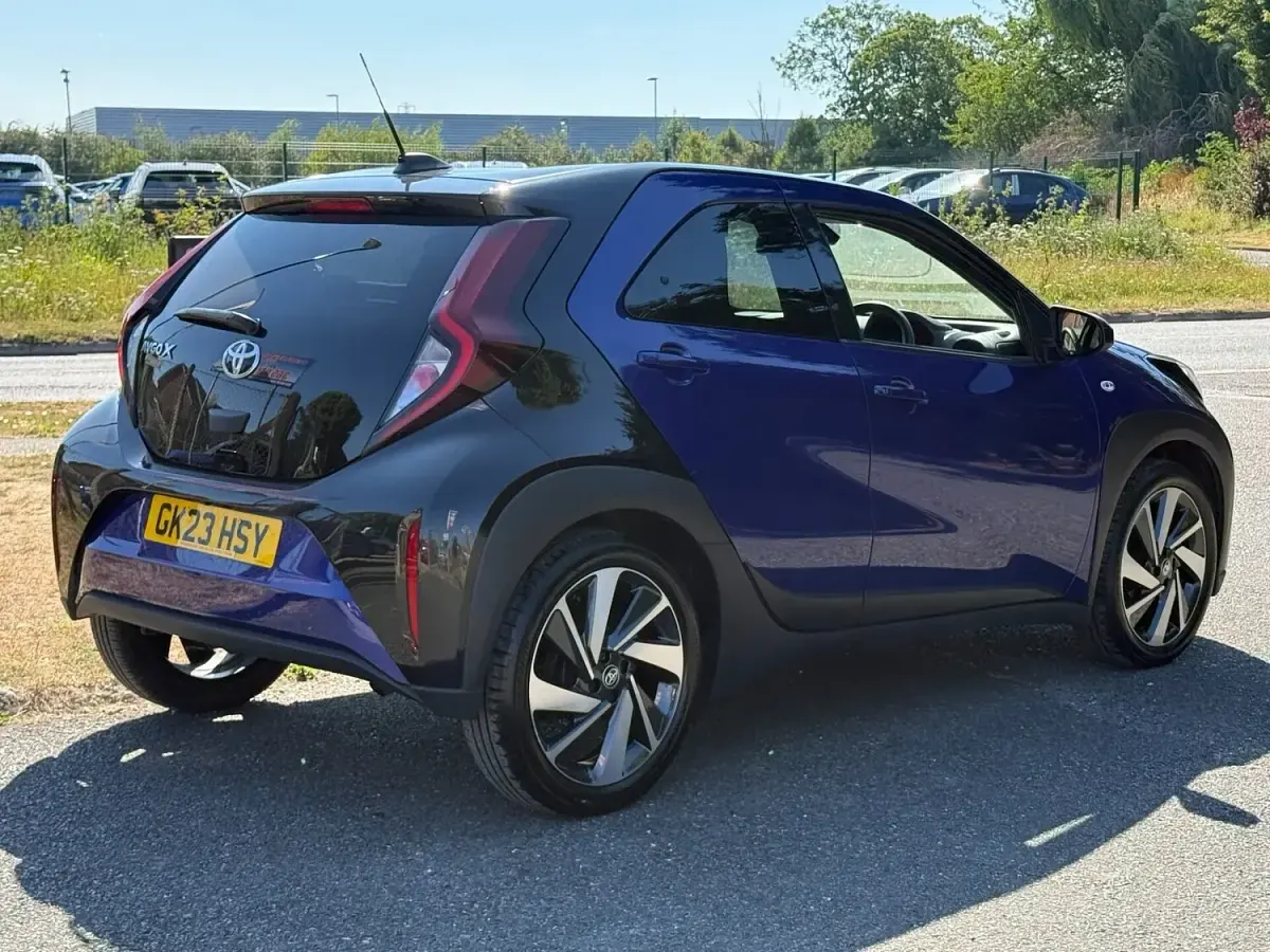 Used Toyota Aygo X 72 HP (52 kW) 2023 Blue SUV