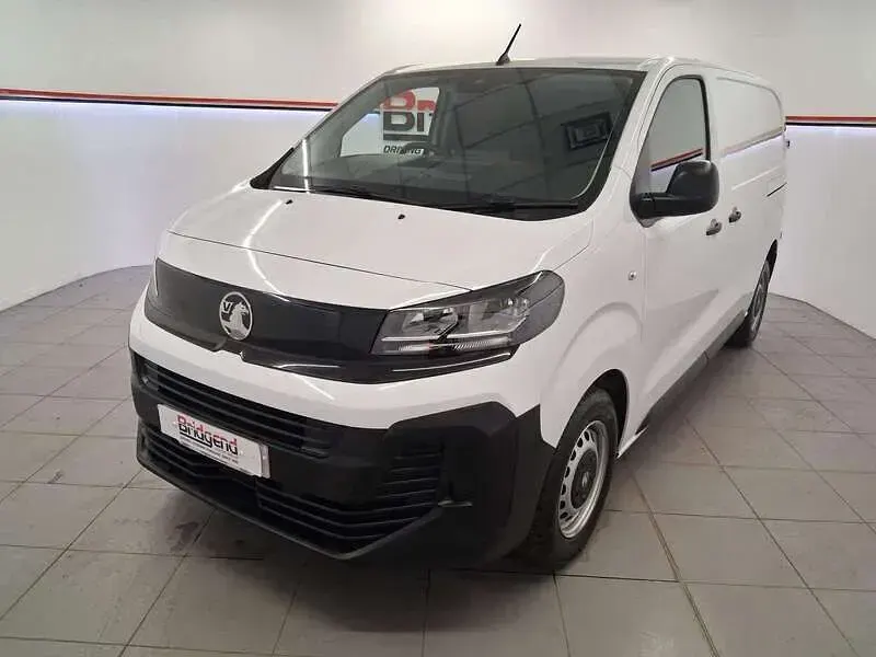 Used Vauxhall Vivaro S 120 HP (88 kW) 2024 White MPV