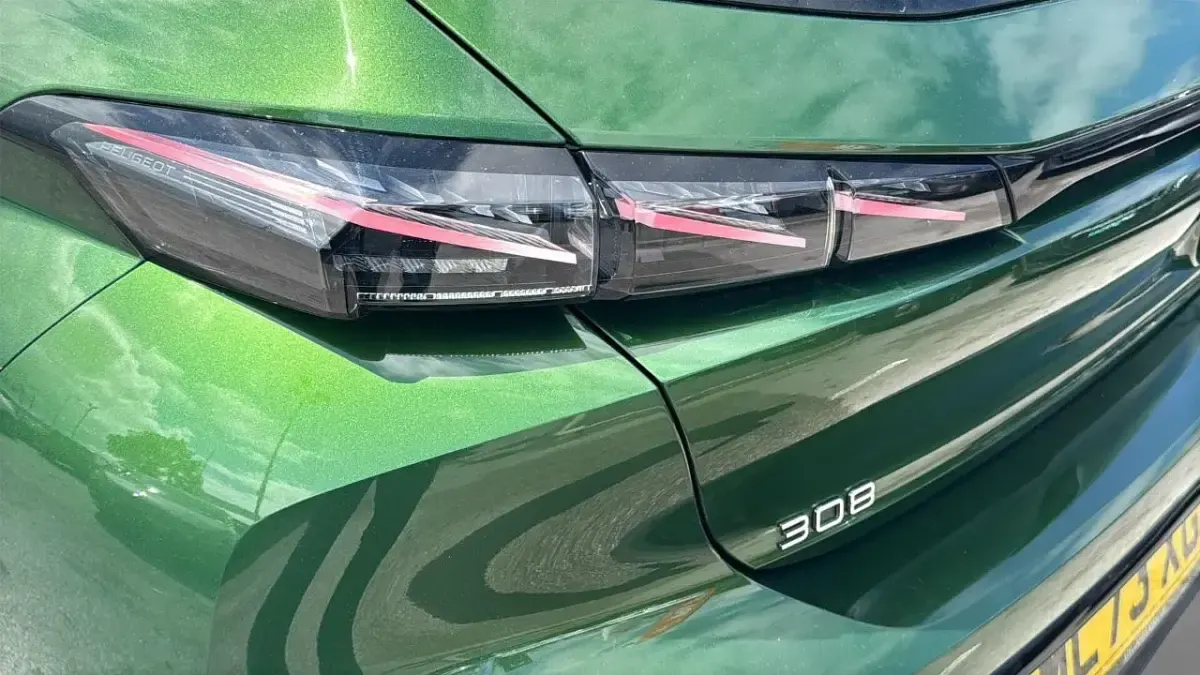 Used Peugeot 308 GT 129 HP (94 kW) 2023 Green Hatchback
