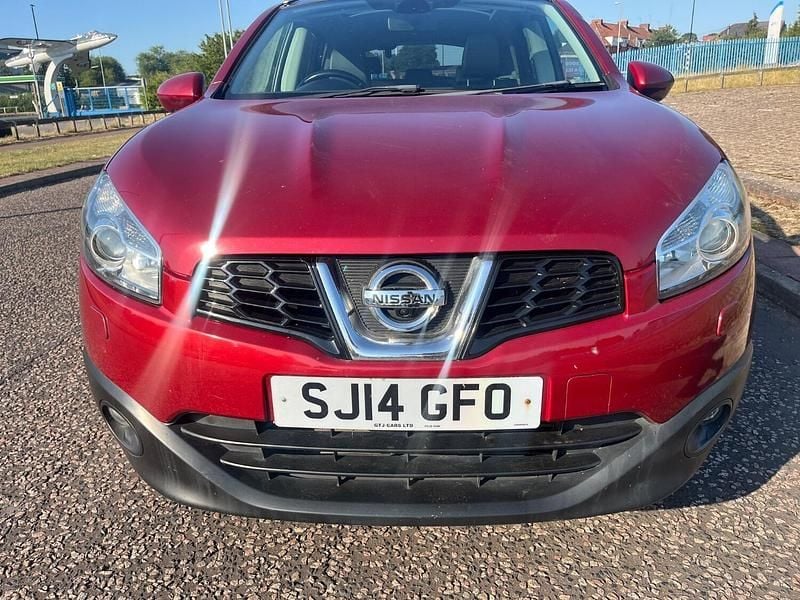 Red Used 2014 Nissan Qashqai Tekna SUV | £2,199 (Super price) - Image 1/4