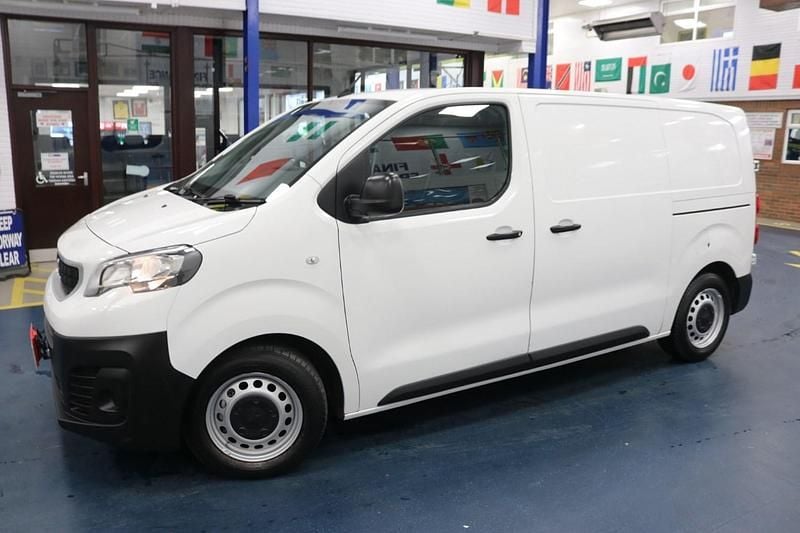Second-hand Peugeot Expert S 95 CP (69 kW) 2018 Alb Van