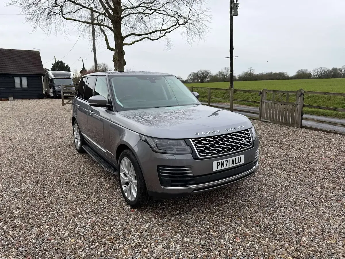 Used Land Rover Range Rover Vogue SE 300 HP (220 kW) 2021 SUV