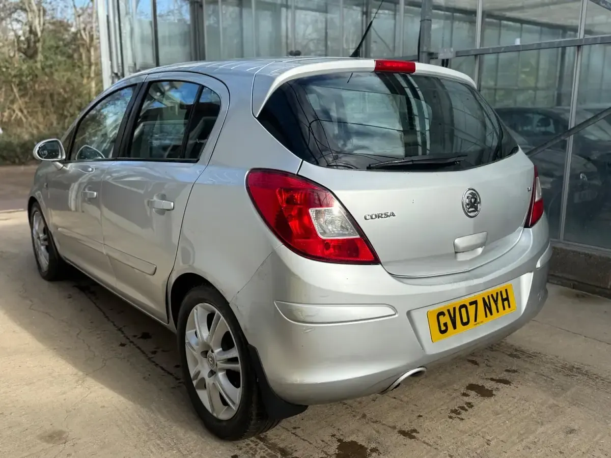 Used Vauxhall Corsa Design Edition 90 HP (66 kW) 2007 Silver Hatchback