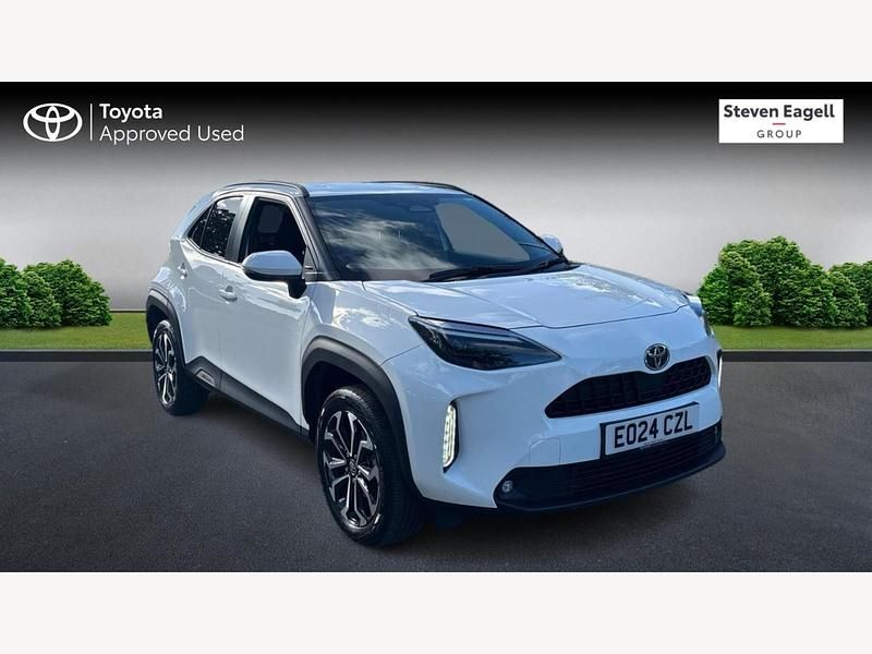 White Used 2024 Toyota Yaris Hybrid Design Hatchback | £21,830 (A bit pricey) - Image 1/3