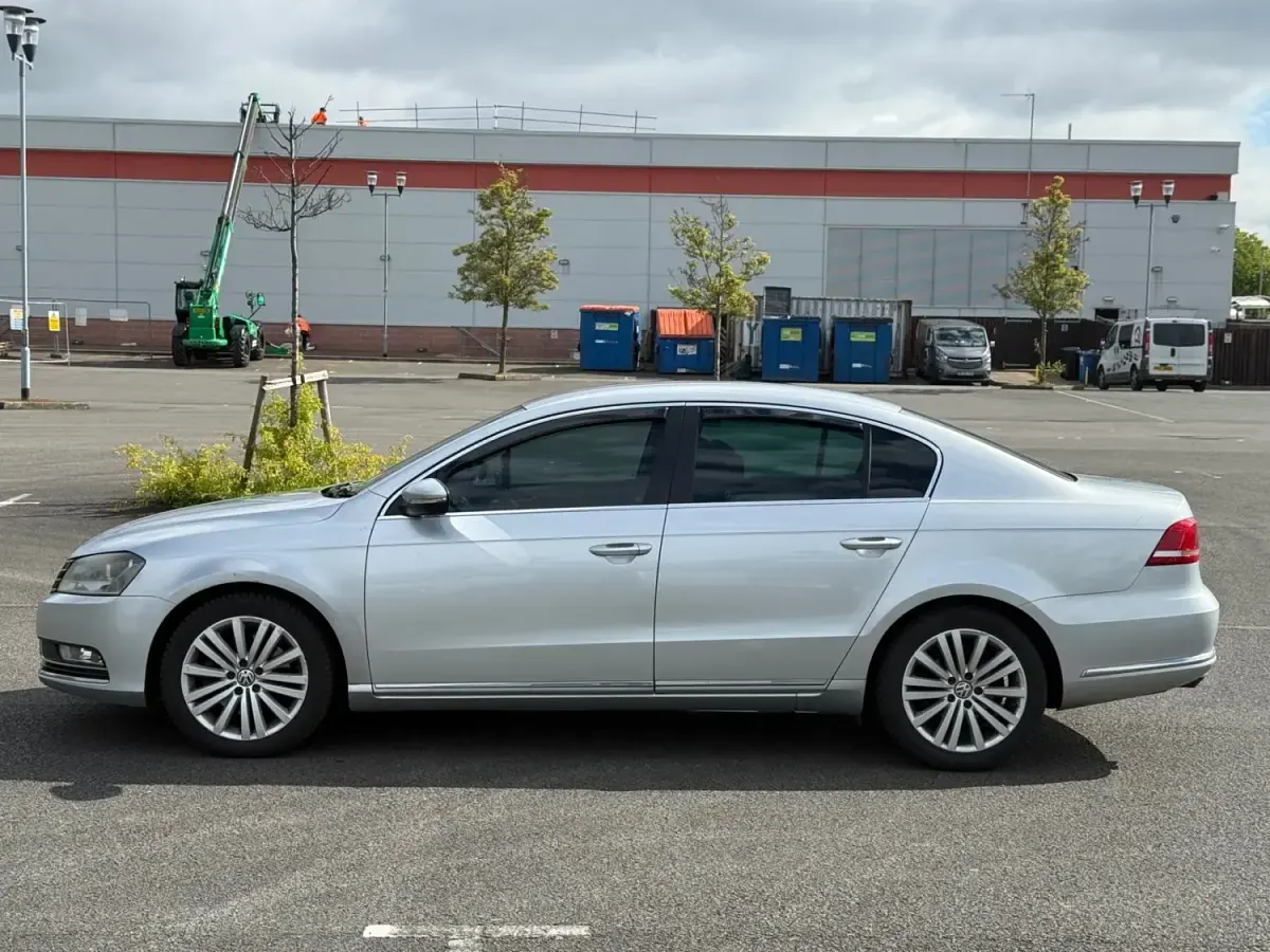 Używany VW Passat Sportline 140 KM (102 kW) 2012 Srebrny Sedan/Limuzyna