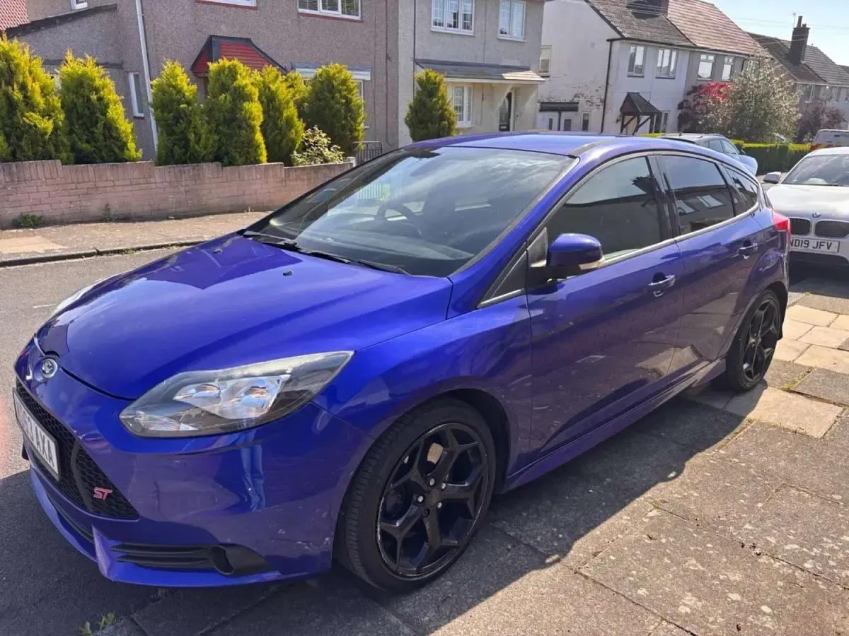 Begagnad Ford Focus ST 2014 Blå Halvkombi