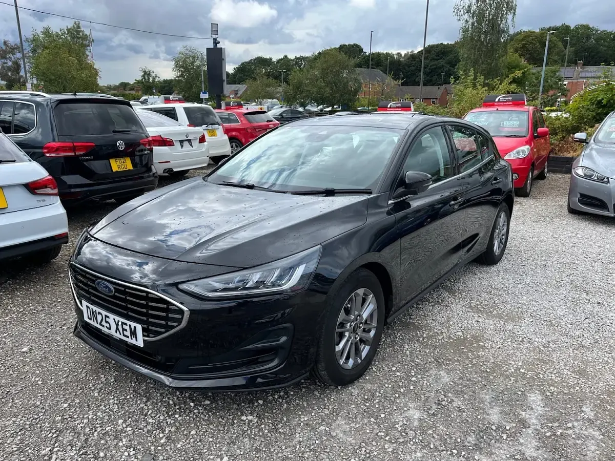 Used Ford Focus Titanium 100 HP (73 kW) 2025 Black Hatchback
