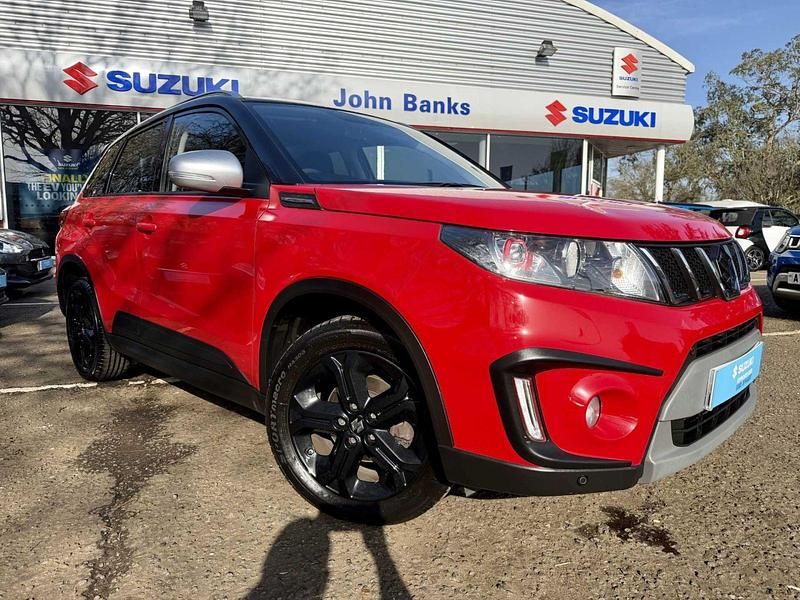 Used Suzuki Vitara 140 HP (102 kW) 2018 Red & black SUV