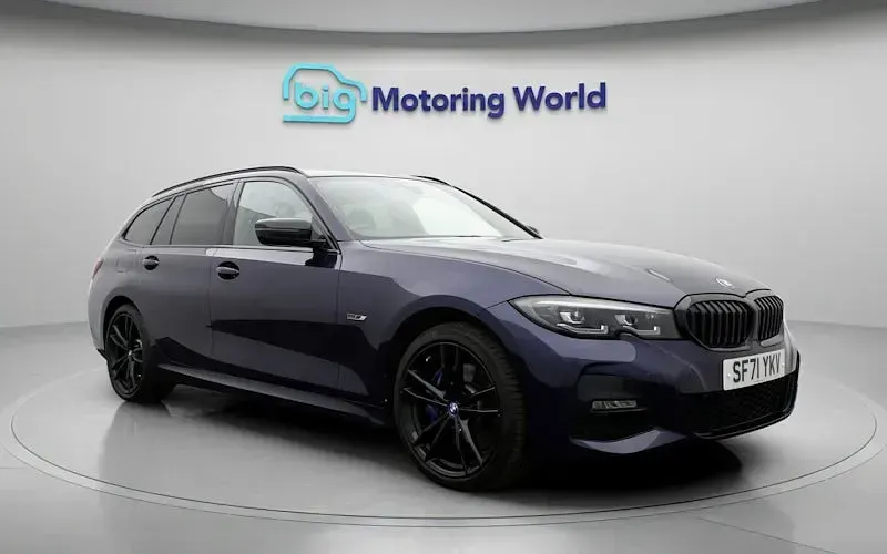 Begagnad BMW 330e M Sport 292 HK (214 kW) 2021 Blå Kombi