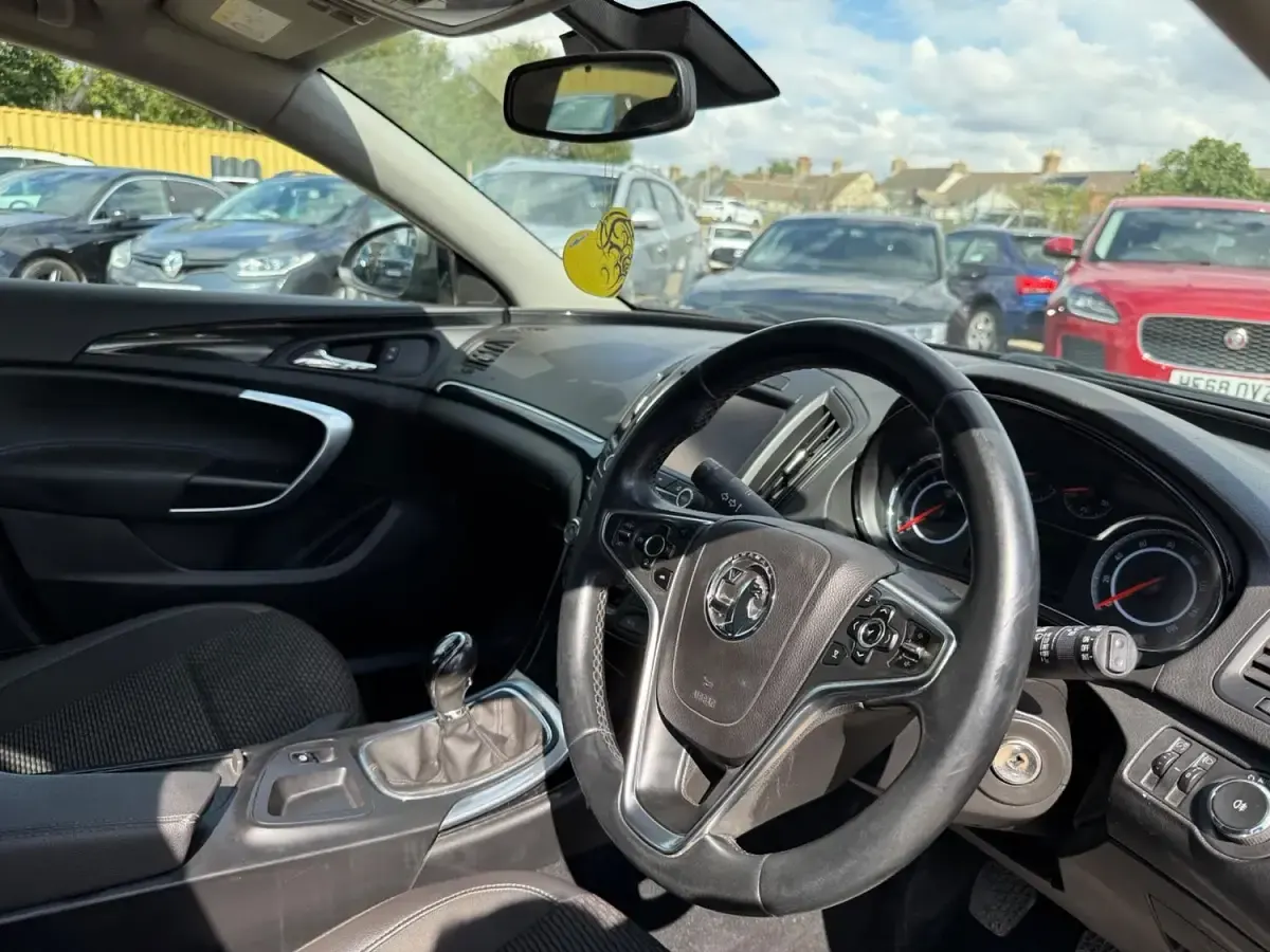 Used Vauxhall Insignia 134 HP (98 kW) 2016 Black Estate