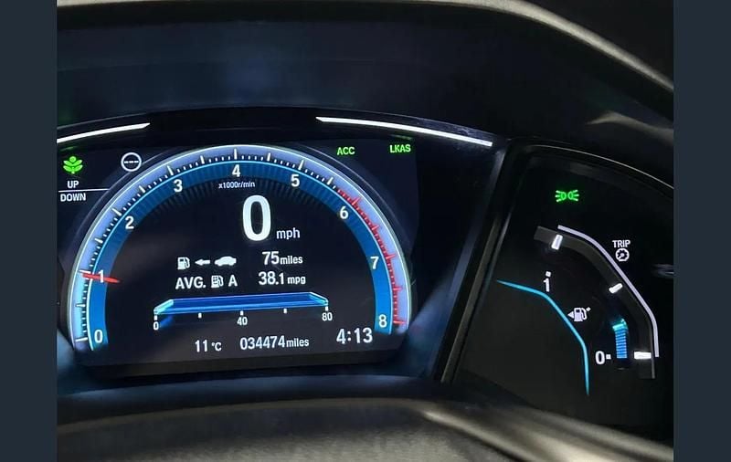 Used Honda Civic EX 127 HP (93 kW) 2019 Red Hatchback