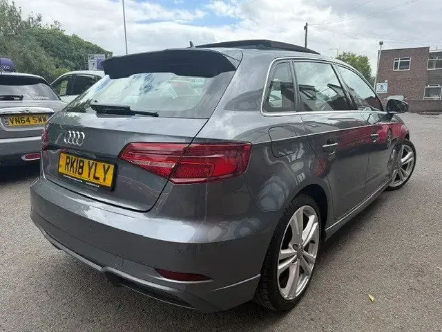 Usado Audi A3 S-Line 116 CV (85 kW) 2018 Gris Berlina