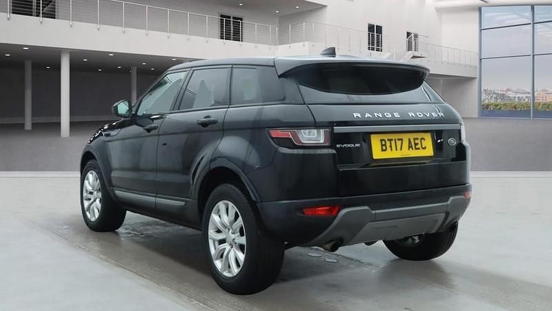 Used Land Rover Range Rover evoque SE 180 HP (132 kW) 2017 Black Estate