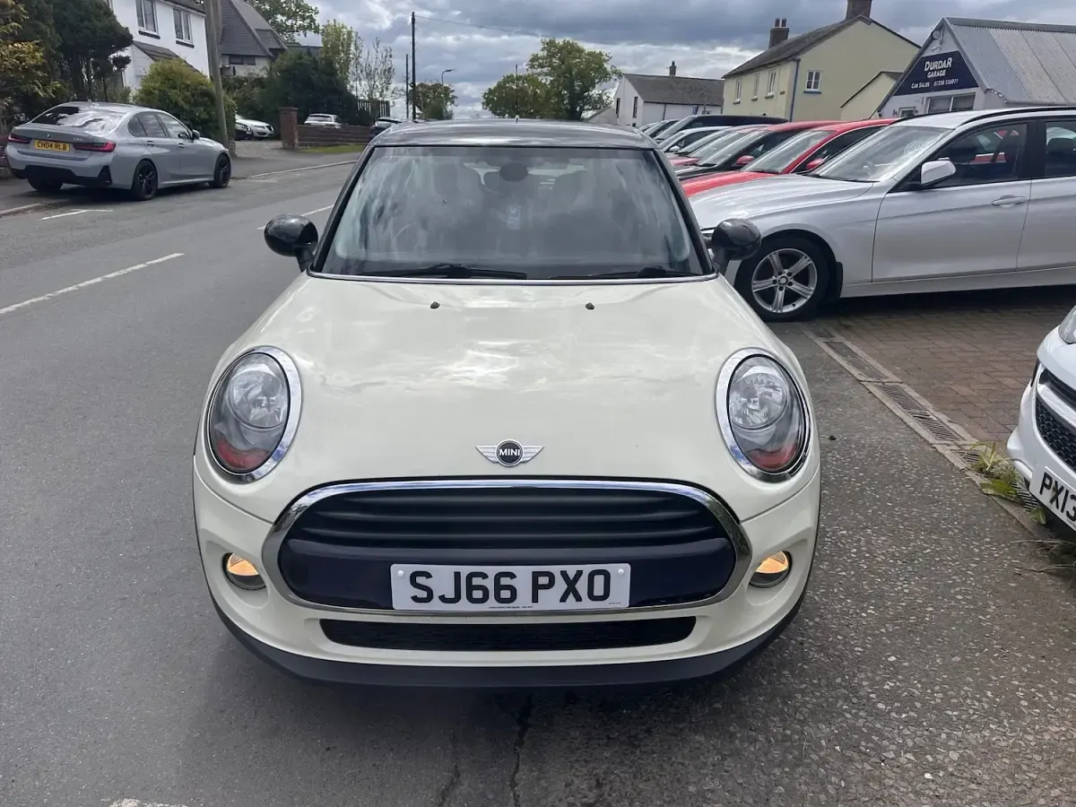 Used Mini Cooper D Hatch 116 HP (85 kW) 2016 White Hatchback