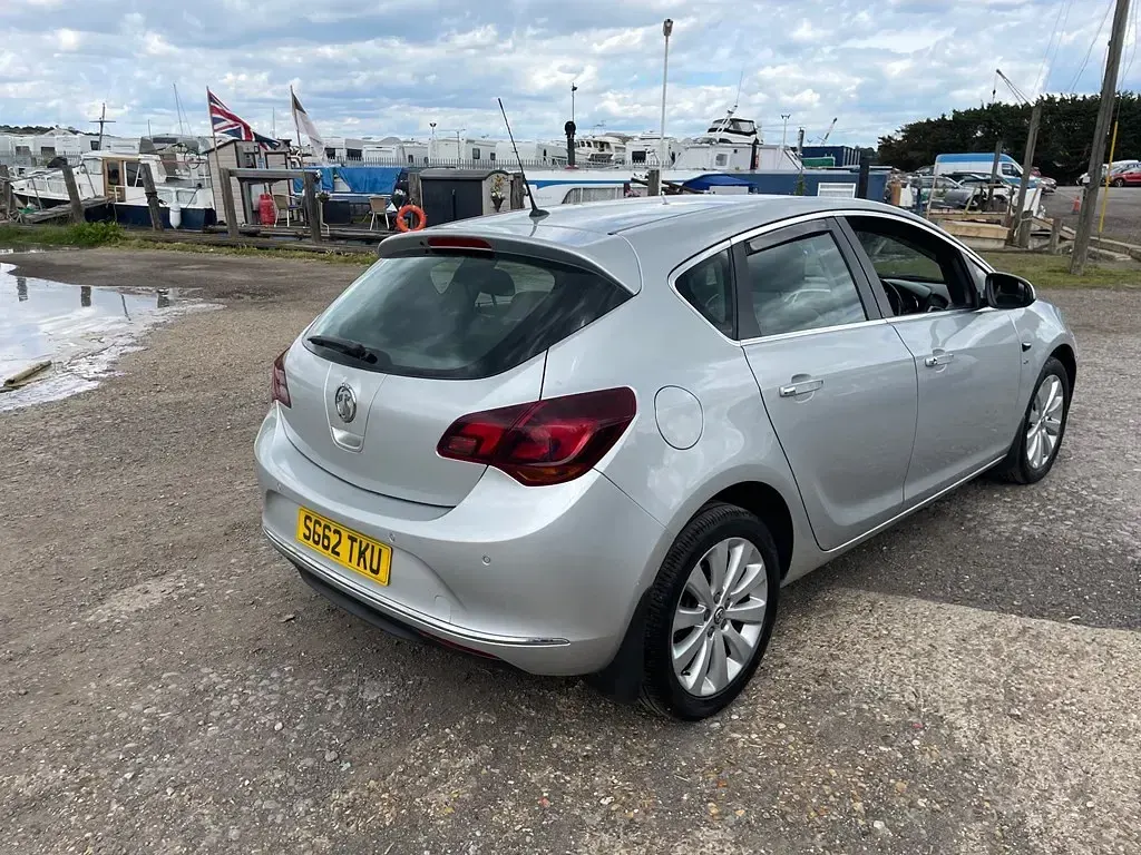 Used Vauxhall Astra Elite 115 HP (84 kW) 2012 Silver Hatchback