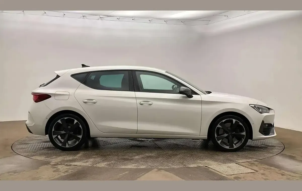 Used Cupra Leon VZ1 241 HP (177 kW) 2023 White Hatchback