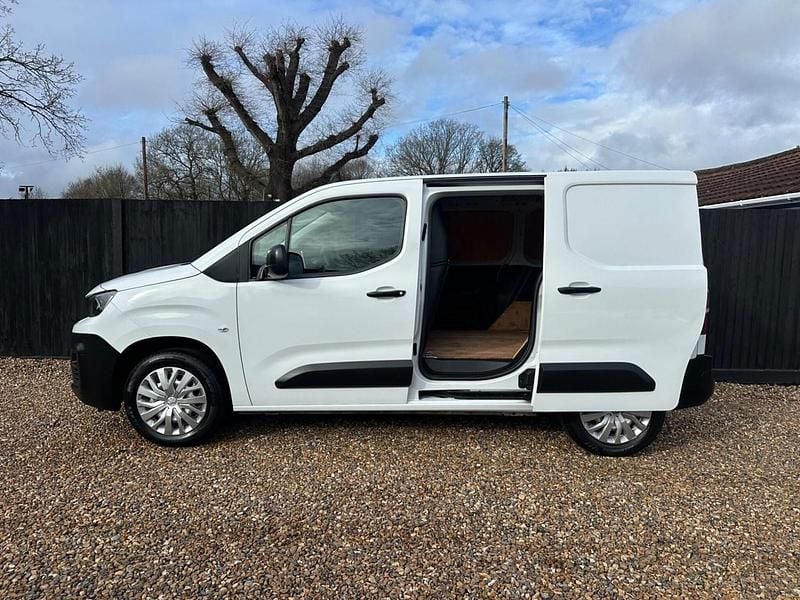Used Peugeot Partner Premium 131 HP (96 kW) 2023 White MPV