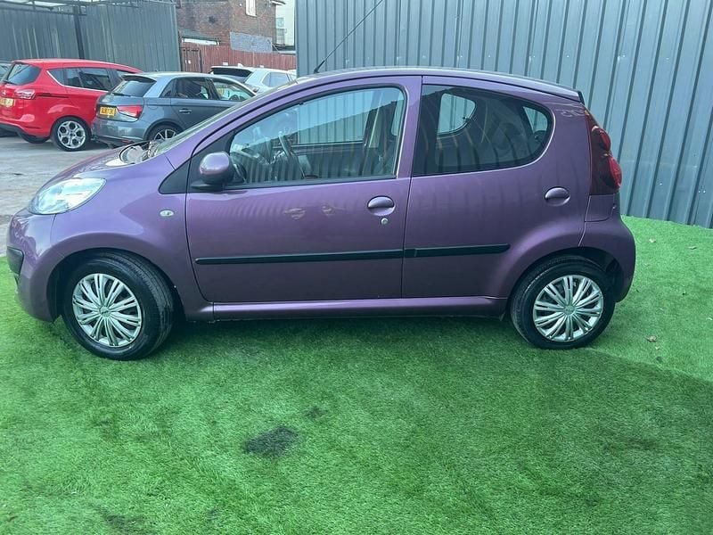 Used Peugeot 107 Active 68 HP (50 kW) 2013 Mauve/purple Hatchback