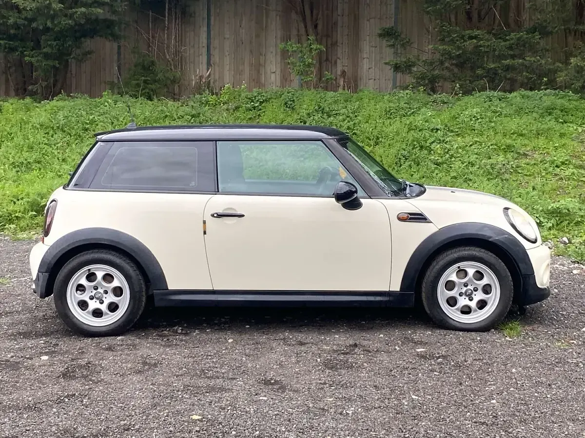 Used Mini Cooper Hatch 122 HP (89 kW) 2010 White Hatchback