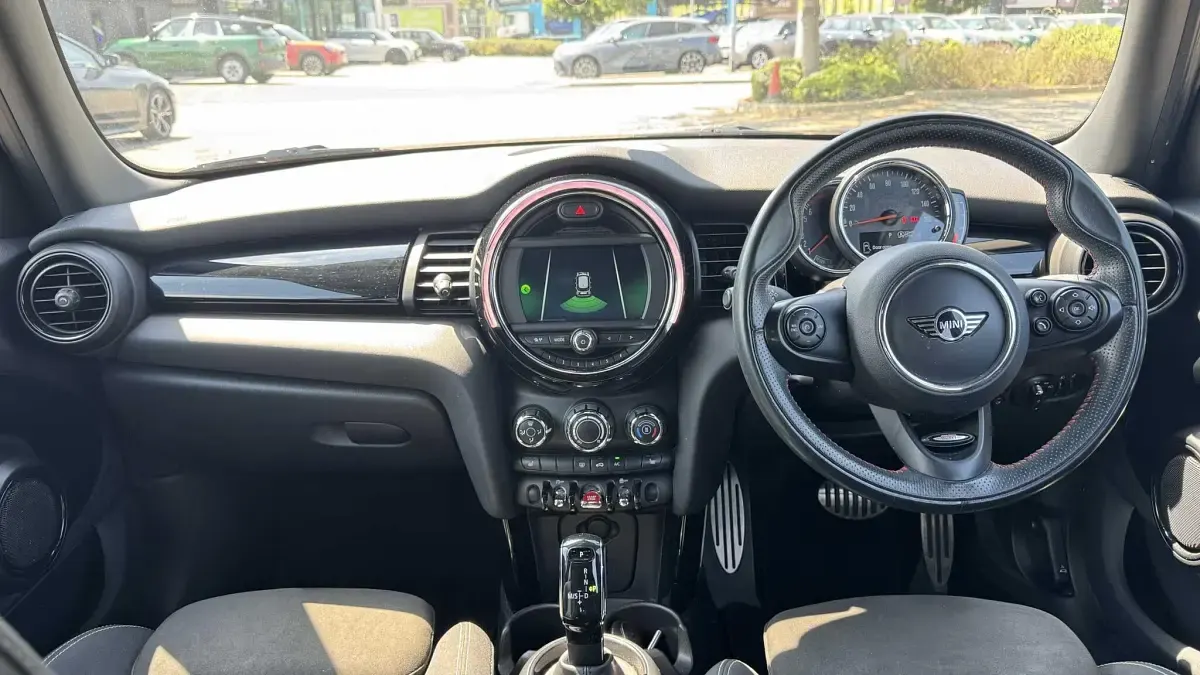 Used Mini Cooper Hatch 134 HP (98 kW) 2018 Silver Hatchback