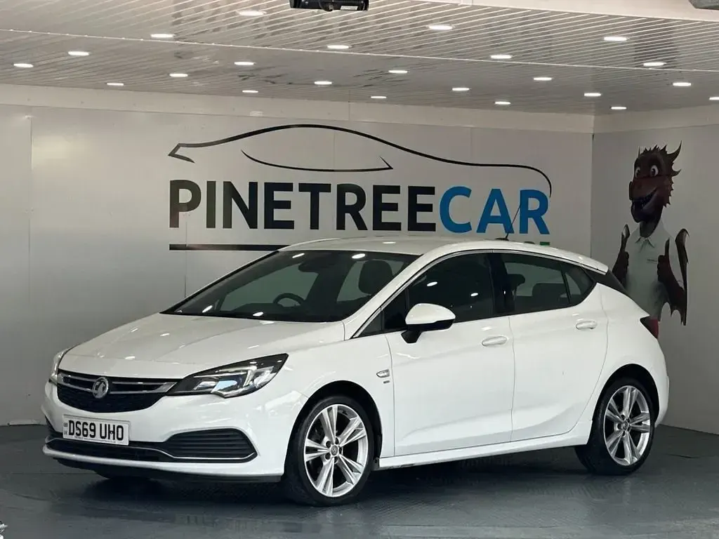 Second-hand Vauxhall Astra SRi 150 CP (110 kW) 2019 Alb Hatchback