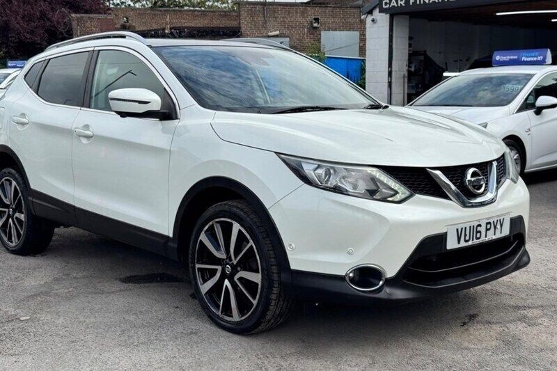 White Used 2016 Nissan Qashqai Tekna SUV | £7,995 (Good price) - Image 1/1