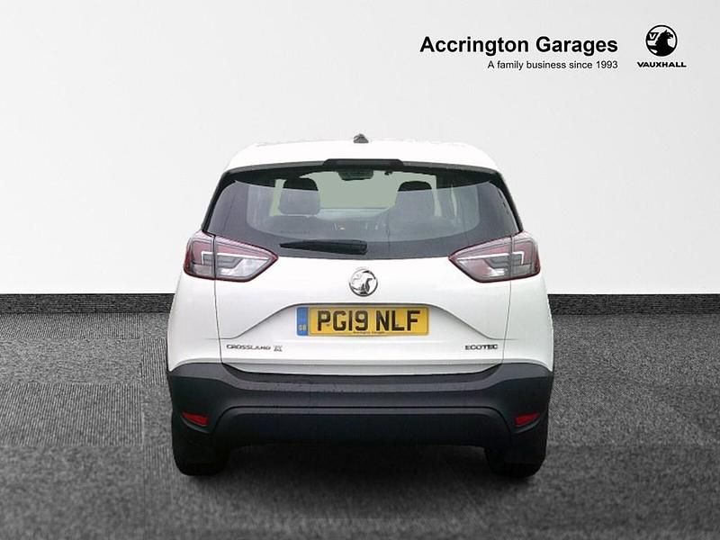 Used Vauxhall Crossland X S 2019 Summit white SUV