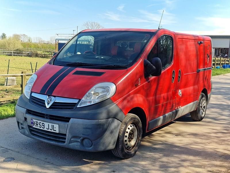 Used Vauxhall Vivaro 90 HP (66 kW) 2009 Red MPV