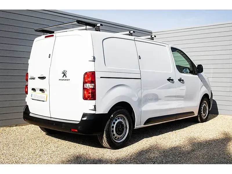 Used Peugeot e-Expert 100 kW (136 HP) 2021 White Van
