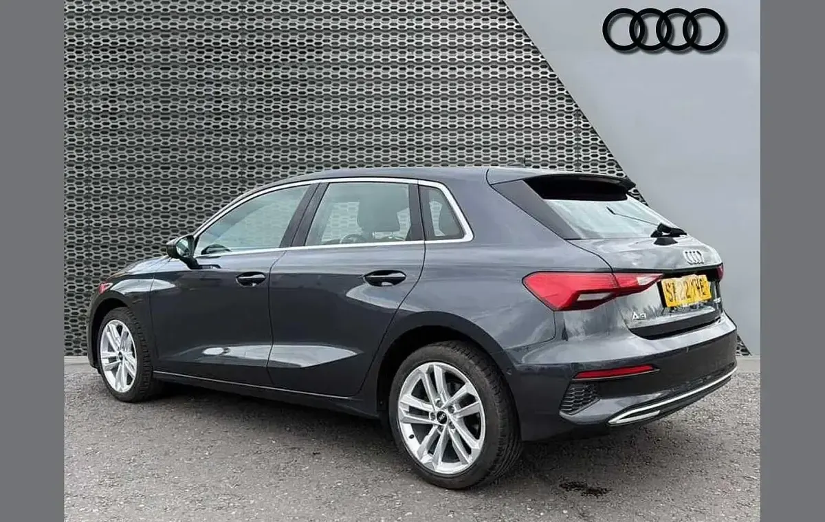 Usado Audi A3 Sport 147 HP (108 kW) 2022 Cinzento Sedan