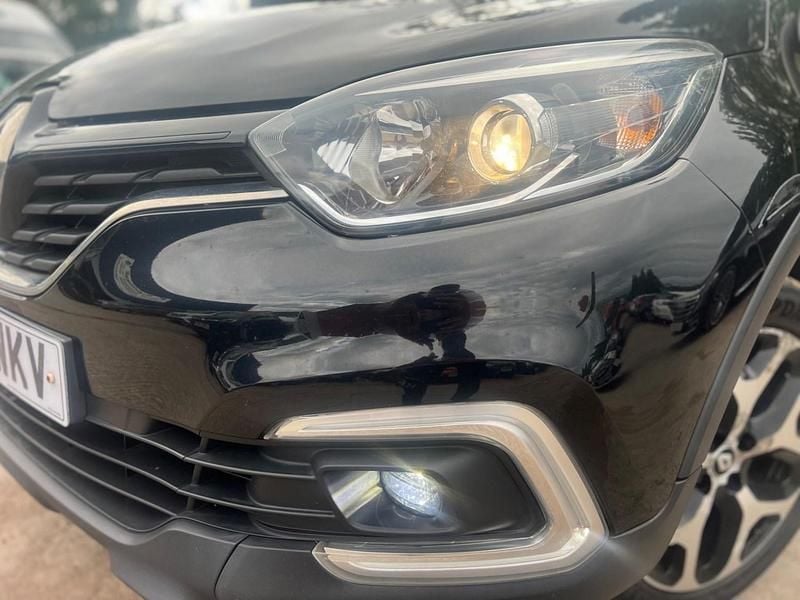 Used Renault Captur Dynamique 90 HP (66 kW) 2018 Black SUV