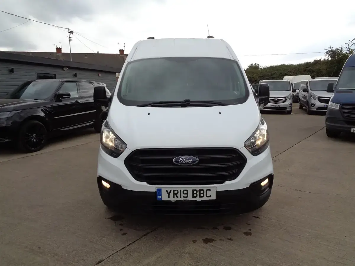 Used Ford Transit Custom 105 HP (77 kW) 2019 White Van