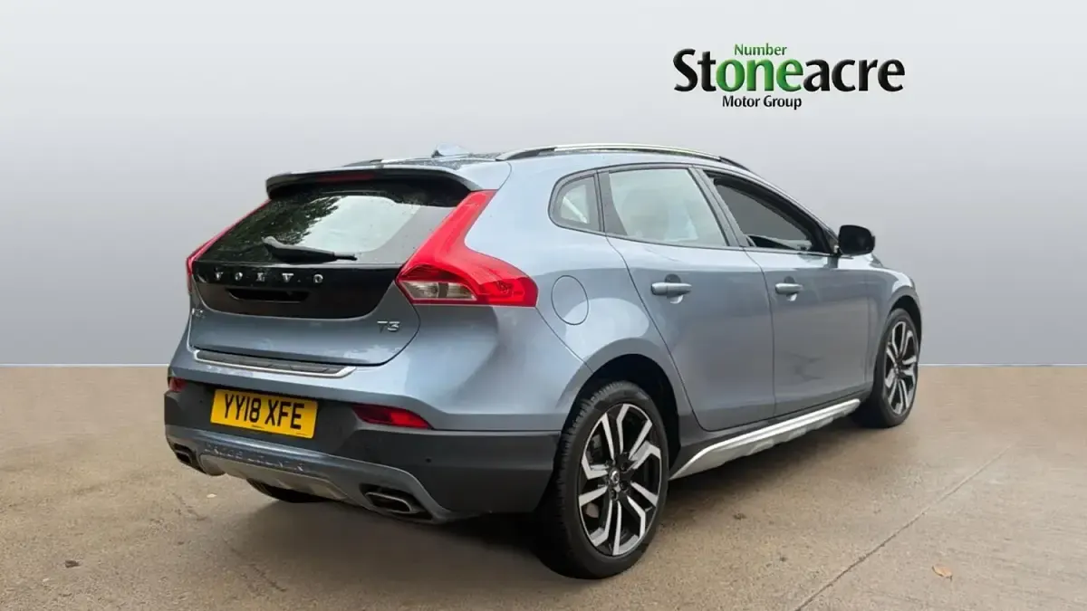 Used Volvo V40 Pro 152 HP (111 kW) 2018 Blue Hatchback