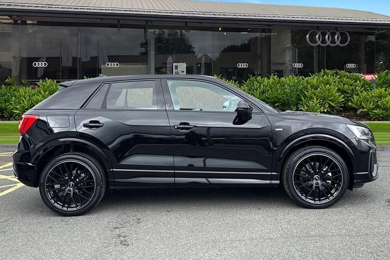 Ny Audi Q2 Black Edition 2026 Svart SUV