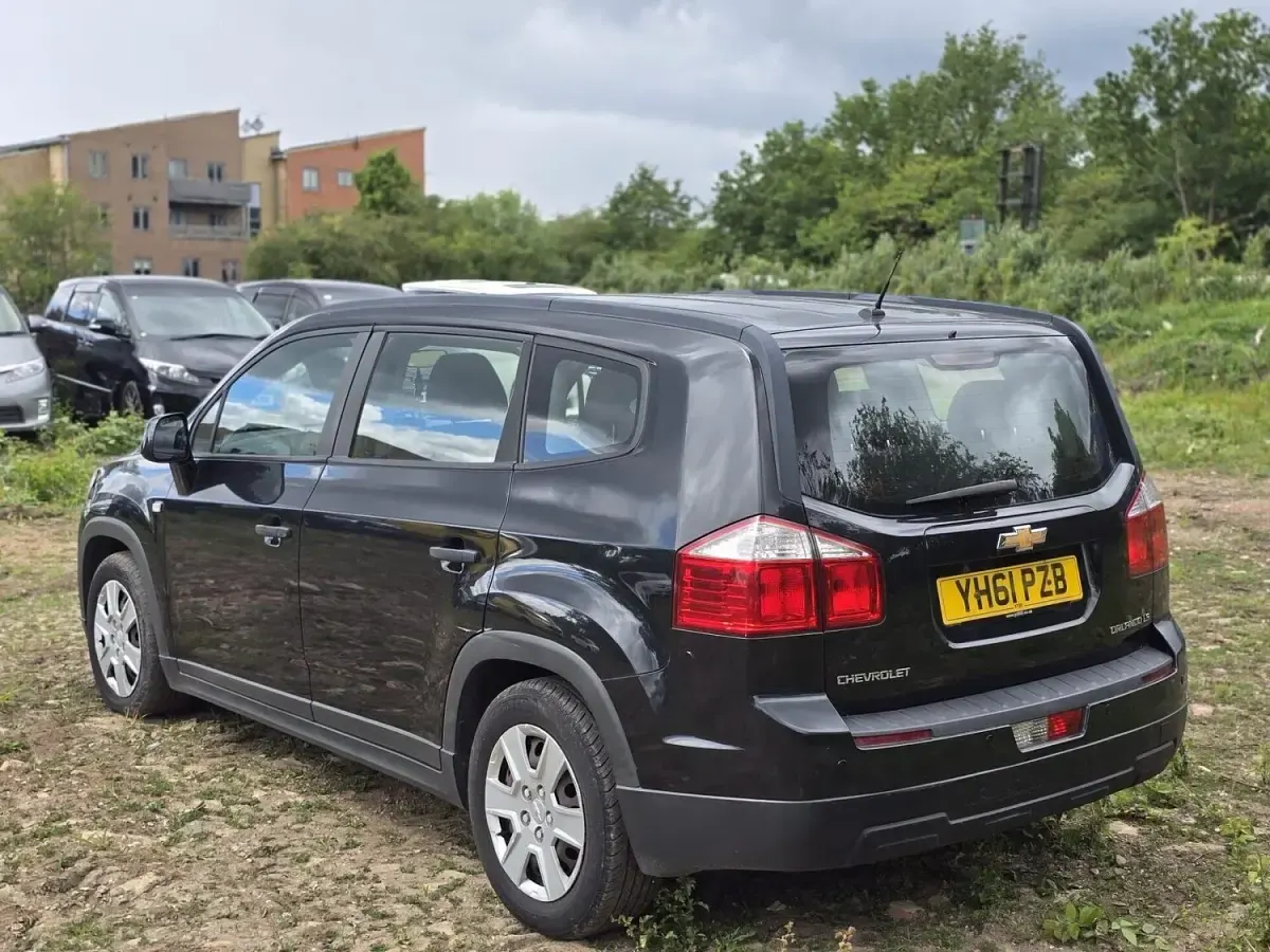 Used Chevrolet Orlando LS 141 HP (103 kW) 2011 Black MPV