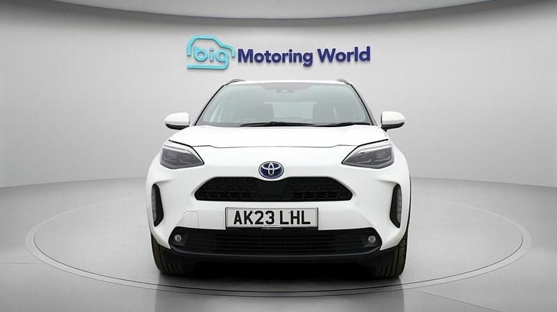 Used Toyota Yaris Cross Design 116 HP (85 kW) 2023 White SUV