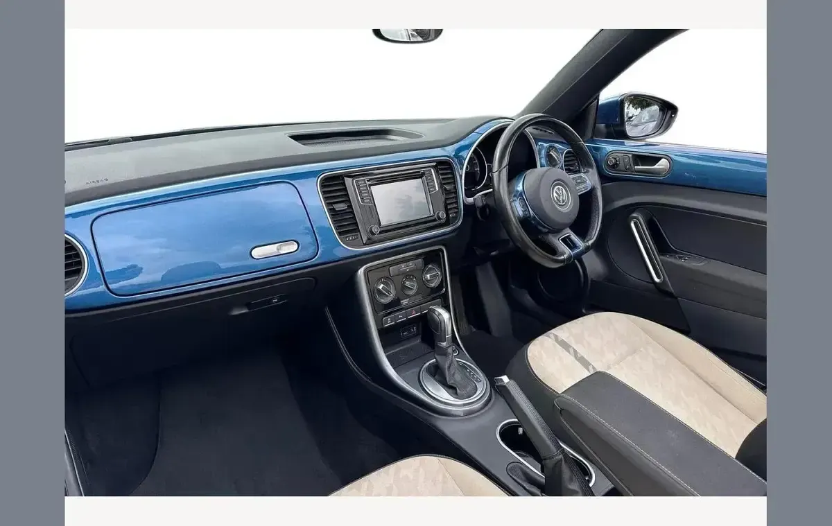 Used VW Beetle Design 105 HP (77 kW) 2018 Blue Hatchback