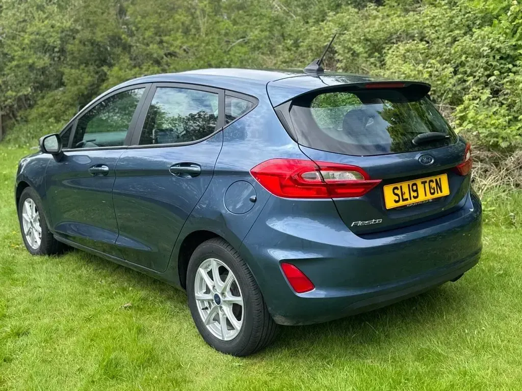 Used Ford Fiesta Zetec 85 HP (62 kW) 2019 Blue Hatchback