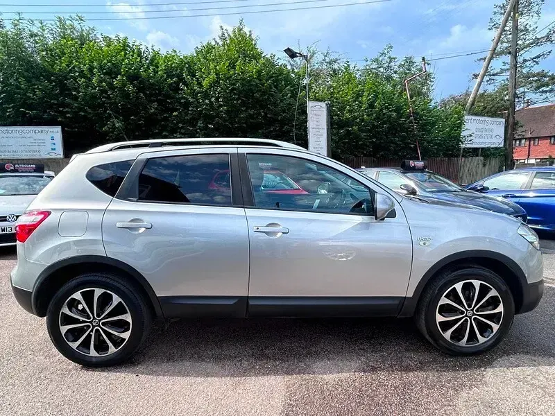 Used Nissan Qashqai N-TEC 117 HP (86 kW) 2013 Silver SUV