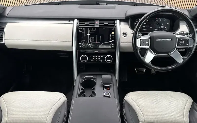 Used Land Rover Discovery SE Dynamic 300 HP (220 kW) 2021 Eiger grey SUV