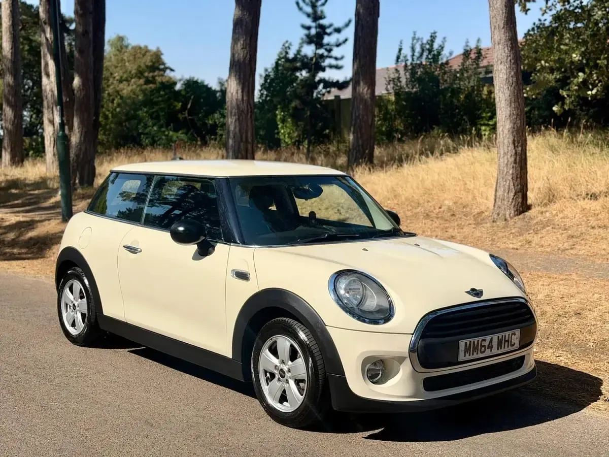 Used Mini ONE Hatch 102 HP (75 kW) 2014 White Hatchback